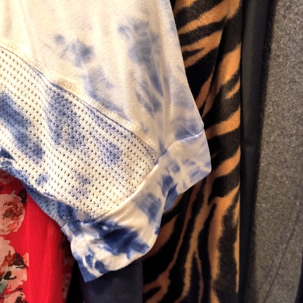 XCVI Top EUC Flowy Ombre Blue & White 2X - Picture 4 of 5